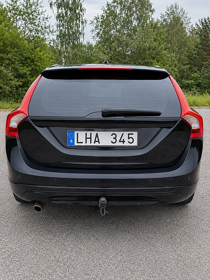 Volvo V60 2 of 9