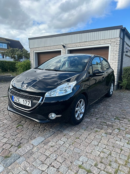 Peugeot 208 2 of 6