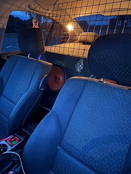 BMW 318i 4 of 6