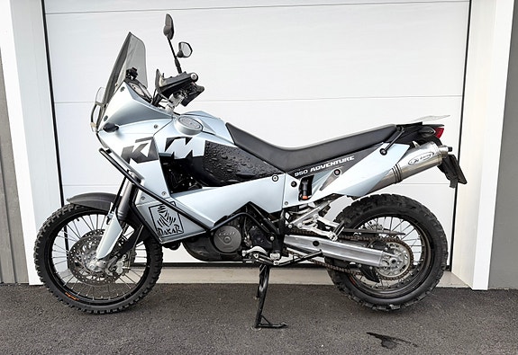 KTM 950 Adventure 2 of 6