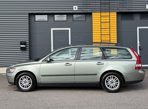 Volvo V50 2 of 23