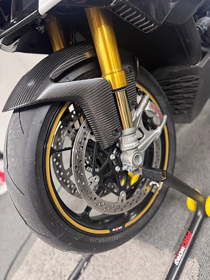 Aprilia Tuono v4 factory 2 of 5