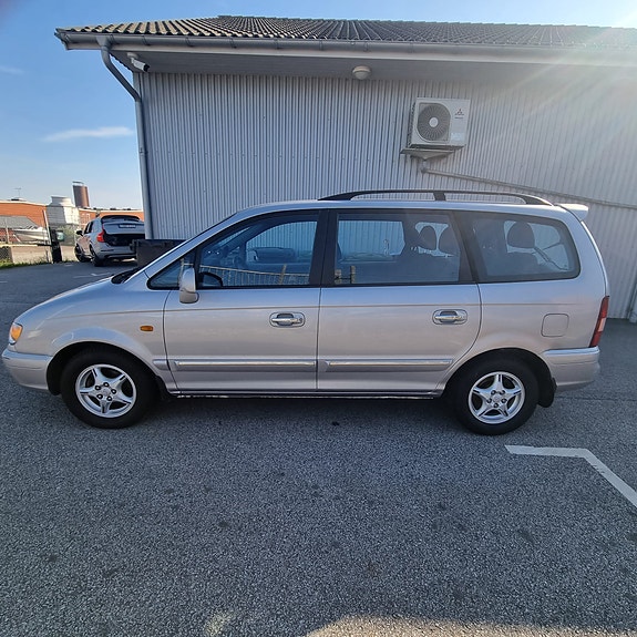 Hyundai Trajet 4 of 10
