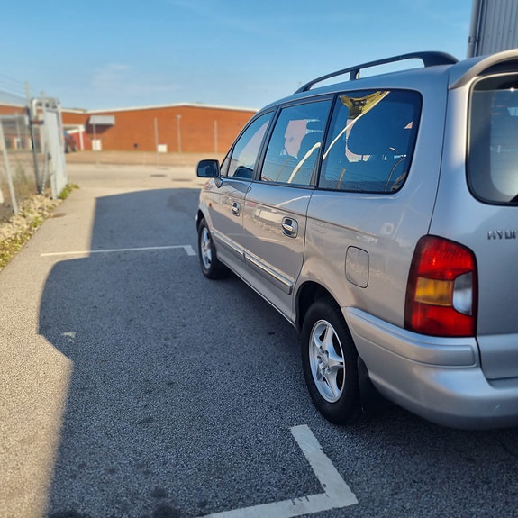 Hyundai Trajet 3 of 10