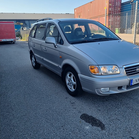 Hyundai Trajet 2 of 10