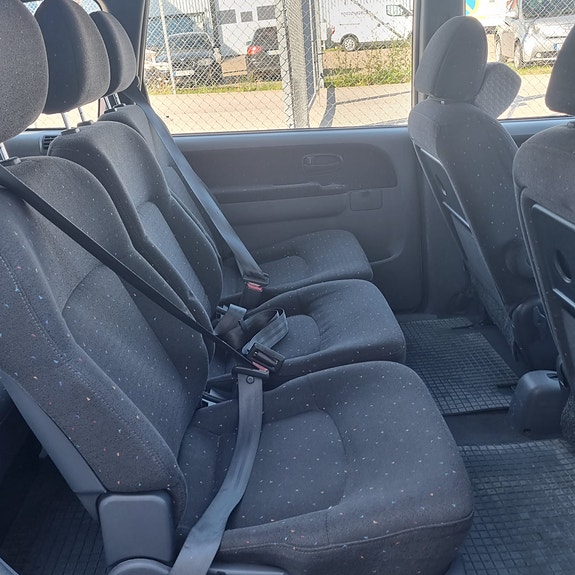 Hyundai Trajet 9 of 10