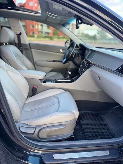 Kia Optima 5 of 12