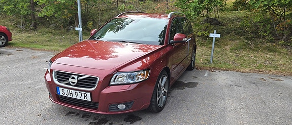 Volvo V50 2 of 10