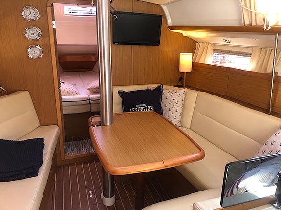 Nu höstpris inkl vinterförvaring - Välvårdad Jeanneau Sun Odyssey 36i till salu 5 of 9