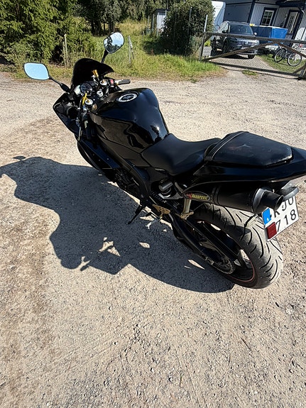 Yamaha R1 2 of 3