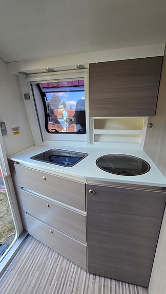 Adria Action 361 LH 14 of 18