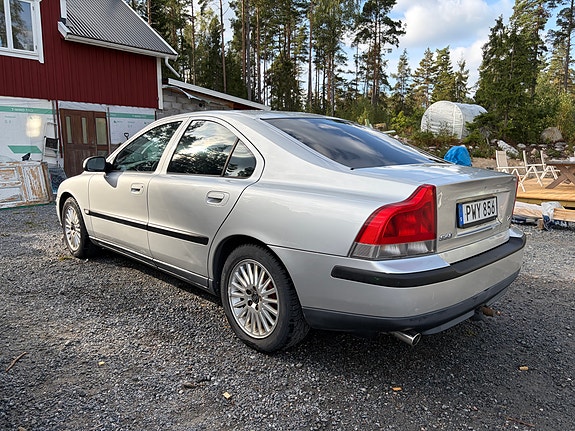 Volvo S60 2 of 10