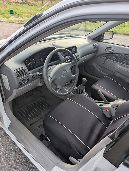 Toyota Corolla 9 of 14