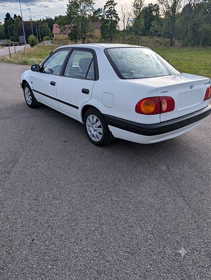 Toyota Corolla 4 of 14
