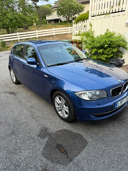BMW 116i 2 of 5