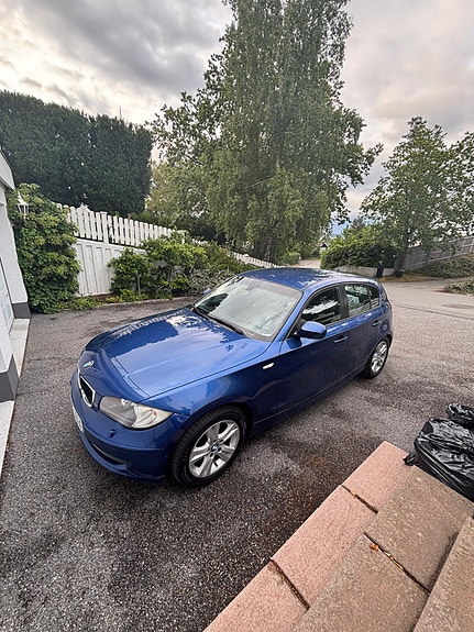 BMW 116i 3 of 5
