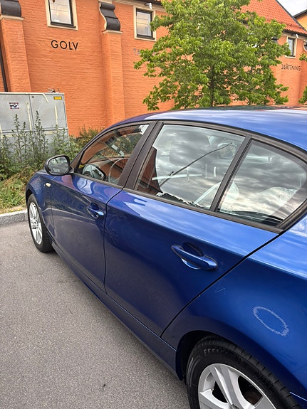 BMW 116i 4 of 5