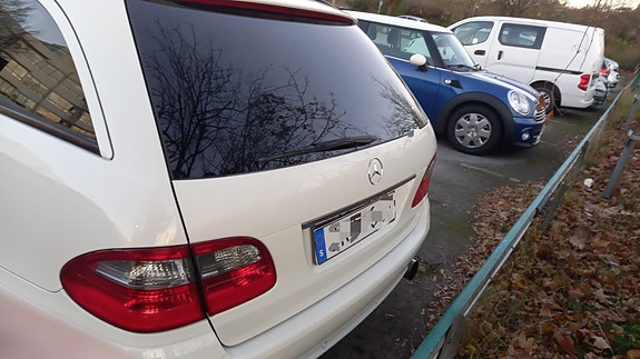 Mercedes-Benz E200 3 of 6