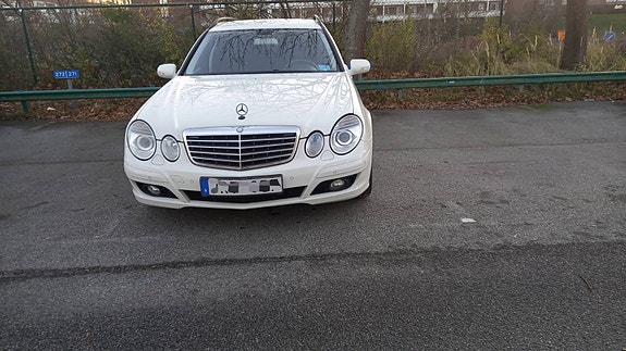 Mercedes-Benz E200 2 of 6