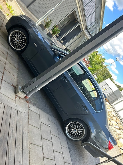 BMW 520i 3 of 4