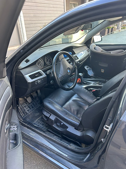 BMW 520i 4 of 4