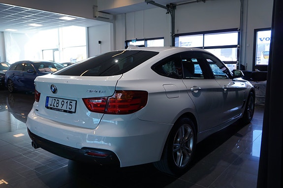 BMW 320d 8 of 18