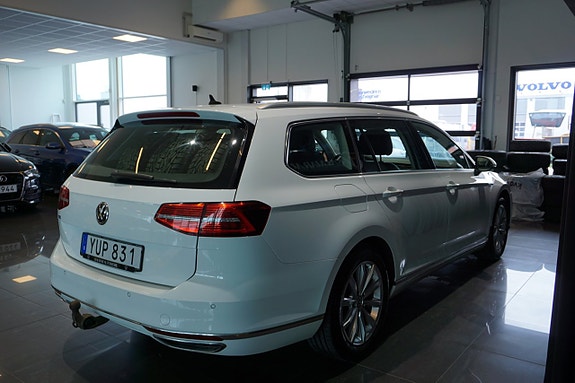 Volkswagen Passat 7 of 21