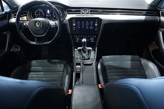 Volkswagen Passat 12 of 21