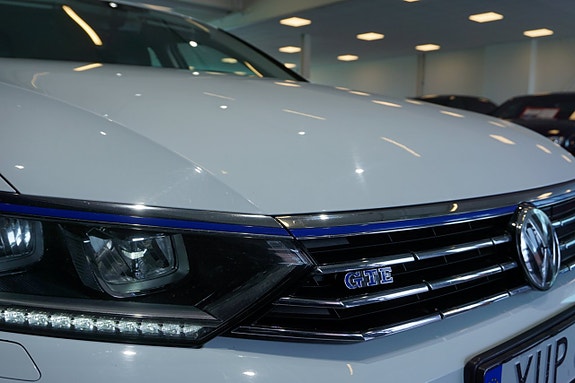 Volkswagen Passat 9 of 21