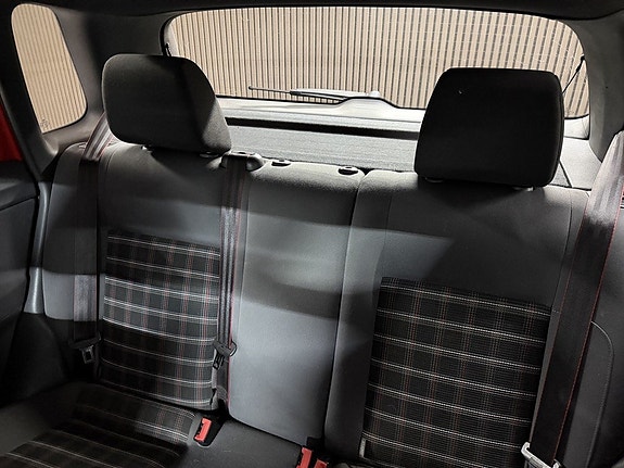 Volkswagen Polo 16 of 19