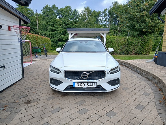 Volvo V60 2 of 9