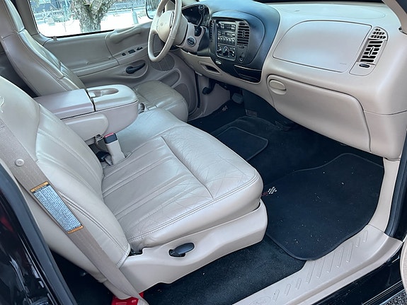 Ford F-150 6 of 9