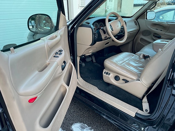 Ford F-150 7 of 9