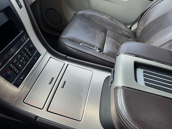 Cadillac Escalade 13 of 30