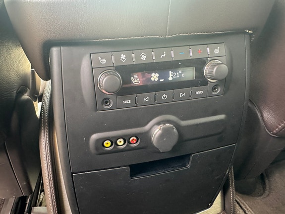 Cadillac Escalade 9 of 30