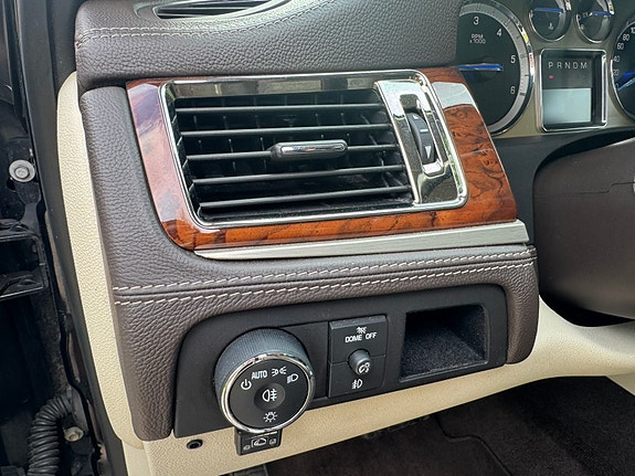 Cadillac Escalade 5 of 30
