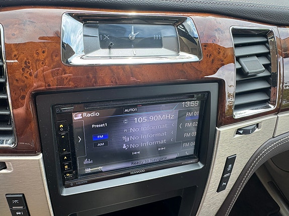 Cadillac Escalade 15 of 30