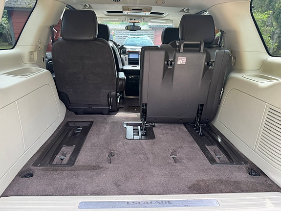 Cadillac Escalade 22 of 30