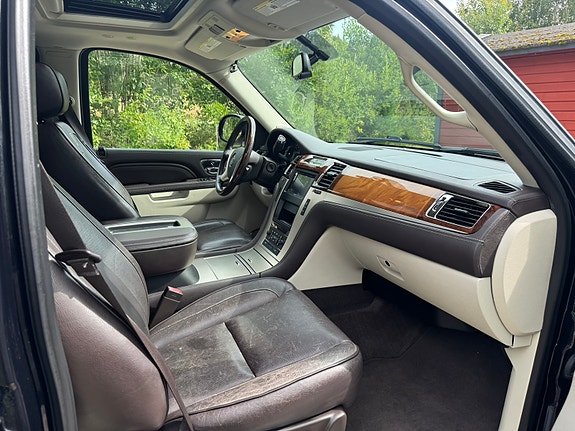 Cadillac Escalade 20 of 30