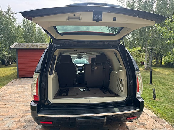 Cadillac Escalade 21 of 30