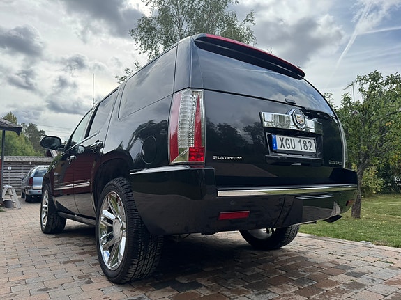 Cadillac Escalade 3 of 30