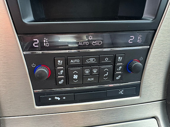 Cadillac Escalade 14 of 30