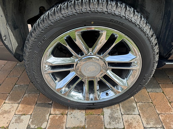 Cadillac Escalade 28 of 30