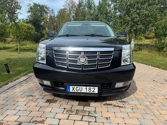 Cadillac Escalade 4 of 30