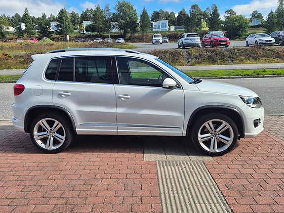 Volkswagen Tiguan 2 of 16