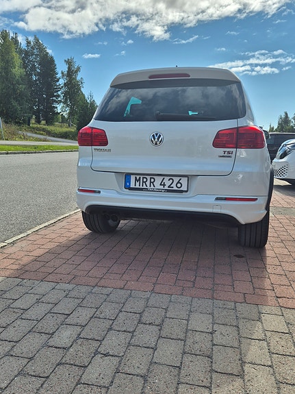 Volkswagen Tiguan 4 of 16
