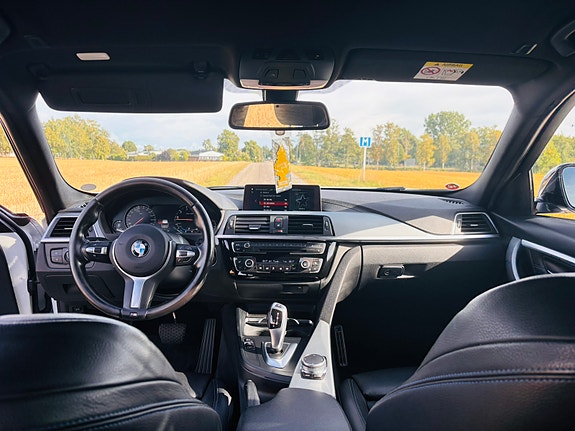 BMW 320i 13 of 22