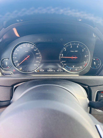 BMW 320i 9 of 22
