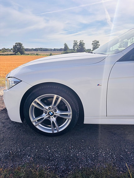 BMW 320i 6 of 22