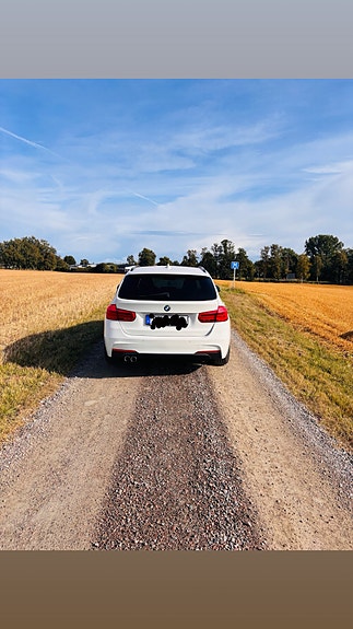 BMW 320i 3 of 22